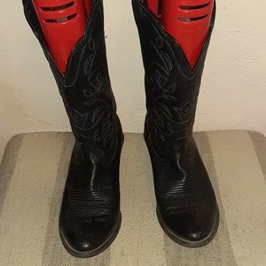 Woman’s ARIAT Boots. Size 7B